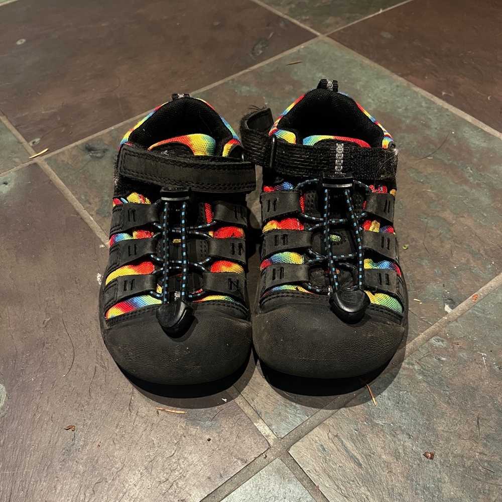 Toddler Keens - black and rainbow, size 10